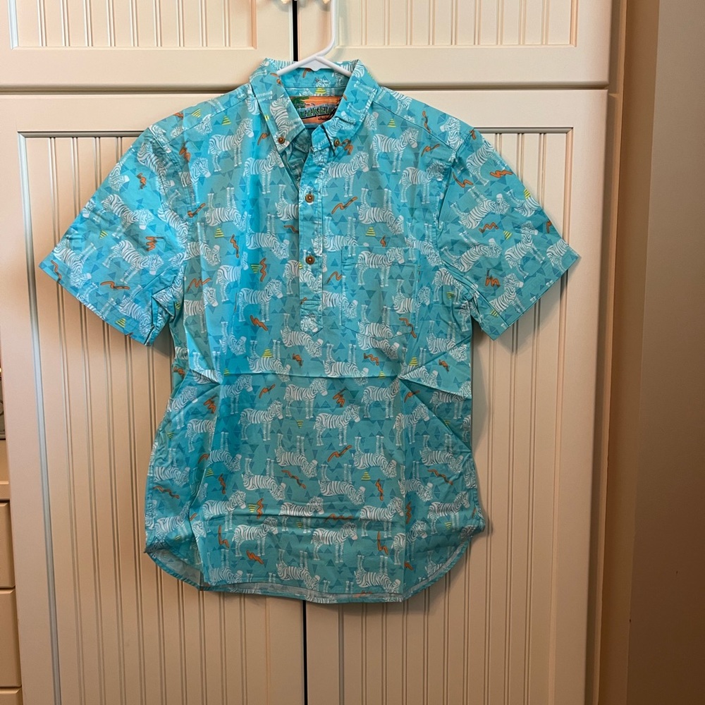 Chubbies - Men’s 1/2 Button Down Shirt - Pattern: the Blue Tiger Horse - Size: M